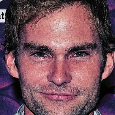 Ator de ‘American Pie’ acumula fortuna após divórcio revelado em registros oficiais