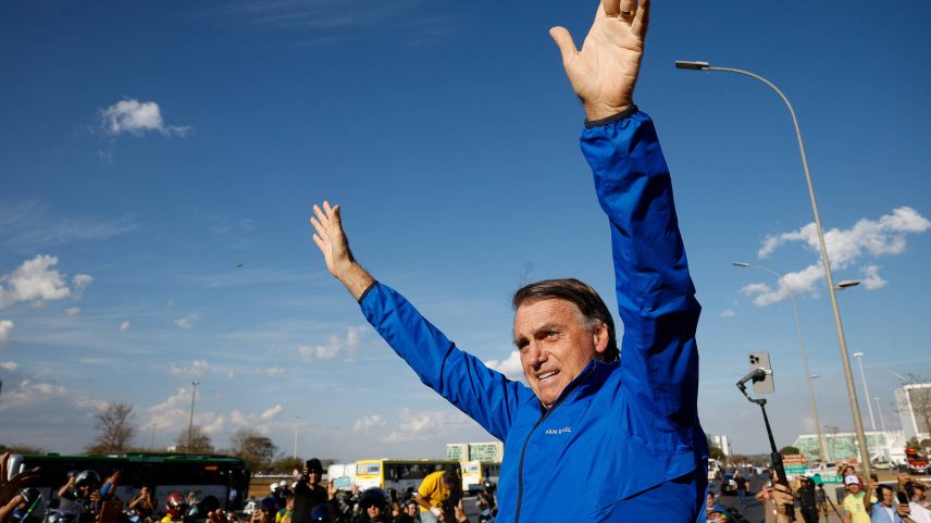 O ex-presidente Jair Bolsonaro participou de uma motociata em Brasília quando já estava sob restrições impostas pelo STF (Foto: Pedro Ladeira - 29/07/2025/Folhapress)