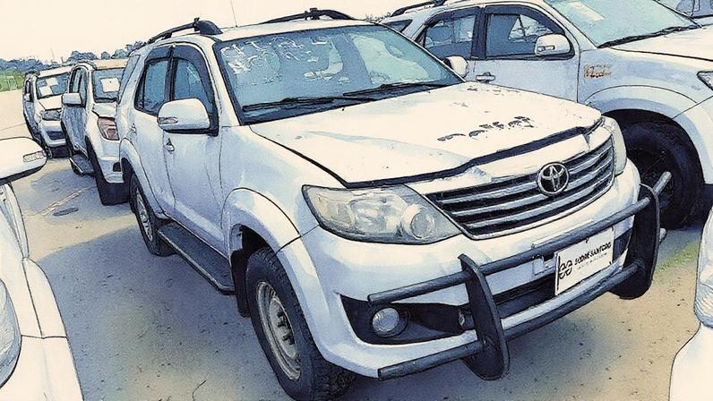 Toyota Hilux SW4 de 2013 com o lance inicial de R$ 13 mil (Foto: Divulgação/Governo de São Paulo)