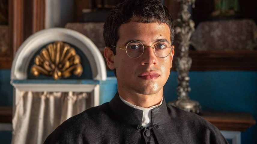 Rodrigo Lelis, o padre Bida de 'Guerreiros do Sol', é formado em publicidade e artes cênicas e cursou engenharia civil (Foto: Divulgação/Globo)