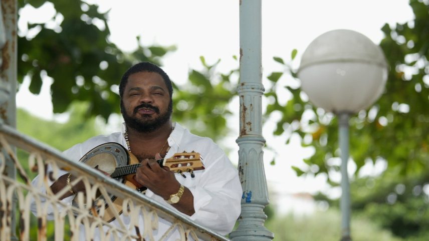 Arlindo Cruz vai cantar na virada do ano na praia de Sepetiba. (Foto: WILLIAM DE MOURA / AGENCIA O GLOBO)