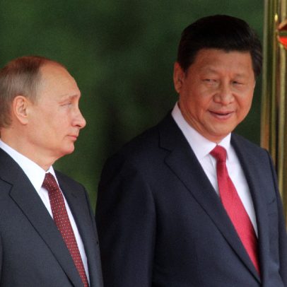 Putin contata aliados antes de encontro decisivo com Trump