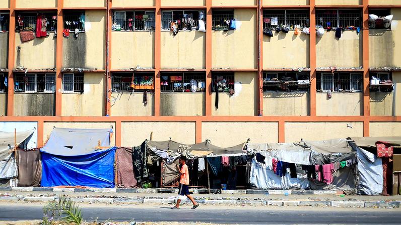 Pelo menos 1,9 milhão de pessoas foram deslocadas durante a guerra (Foto: Eyad Baba/AFP)