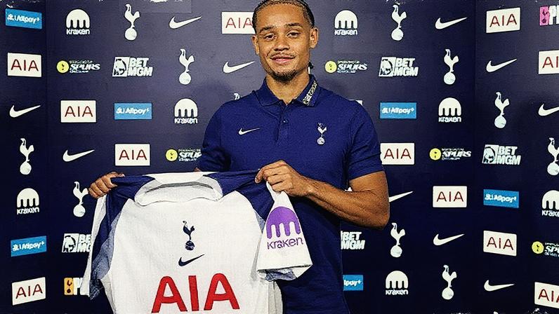 Tottenham anunciou a contratação do meio-campista Xavi Simons (Foto: Reprodução)