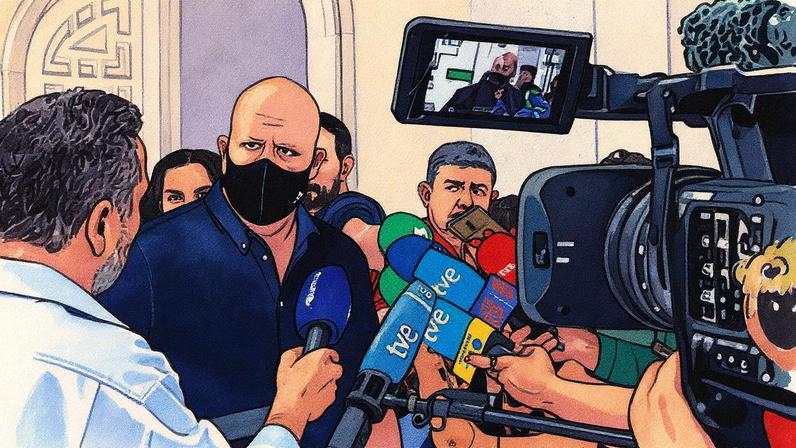 O empresário Álvaro Romillo, alias 'CryptoSpain', oferece declarações à imprensa ao sair de declarar no Tribunal Supremo, em 11 de julho. (Foto: Jesús Hellín / Europa Press)