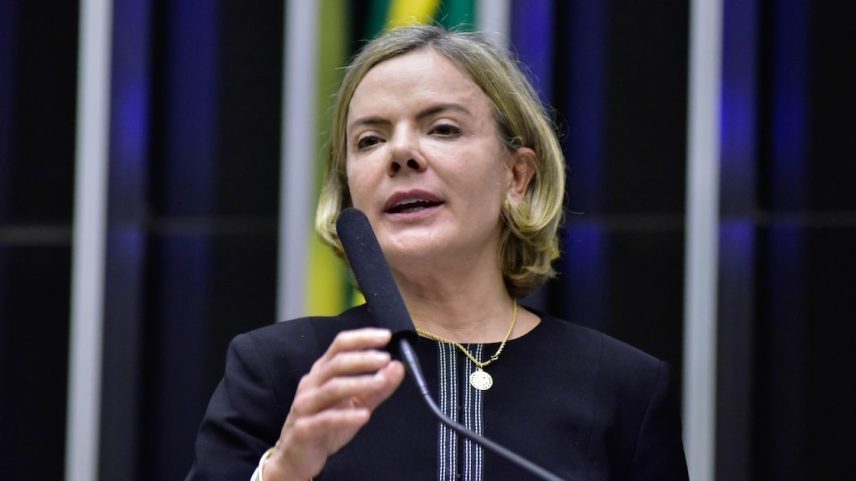 Ministra Gleisi Hoffmann criticou manifestação da oposição no Congresso e atuação de Eduardo Bolsonaro nos Estados Unidos (Foto: Zeca Ribeiro/Câmara dos Deputados)