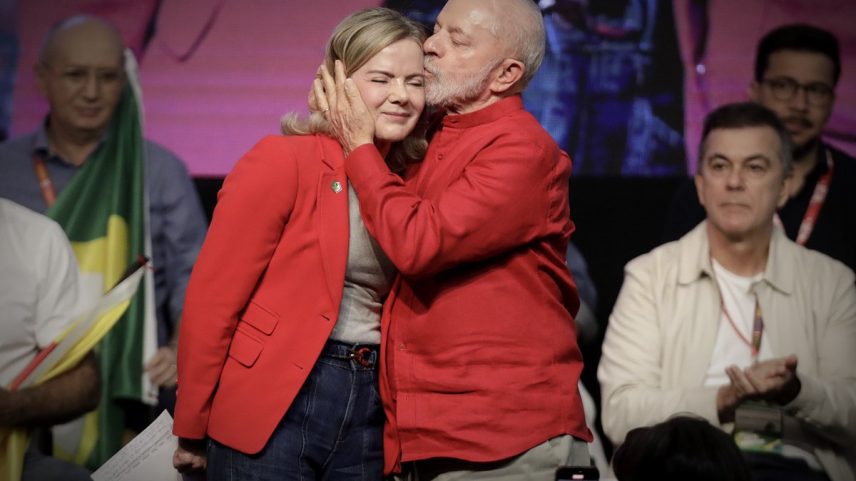 Presidente Lula e ministra das Relações Institucionais, Gleisi Hoffmann, em Encontro Nacional do PT (Foto: Cristiano Mariz/ Agência O Globo)