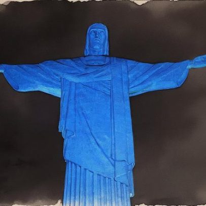 Cristo Redentor brilha em azul para celebrar os 100 anos da Globo