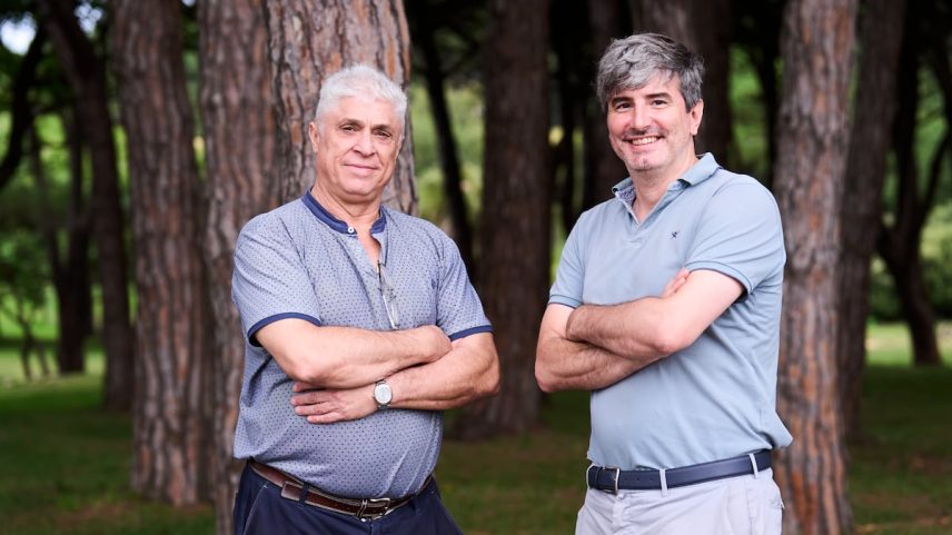Luis Gandía, da Universidade Autónoma de Madrid, e Juan Fortea, do Hospital de la Santa Creu i Sant Pau de Barcelona, no Recinto de la Magdalena (Santander). (Foto: Juan Manuel Serrano Arce)