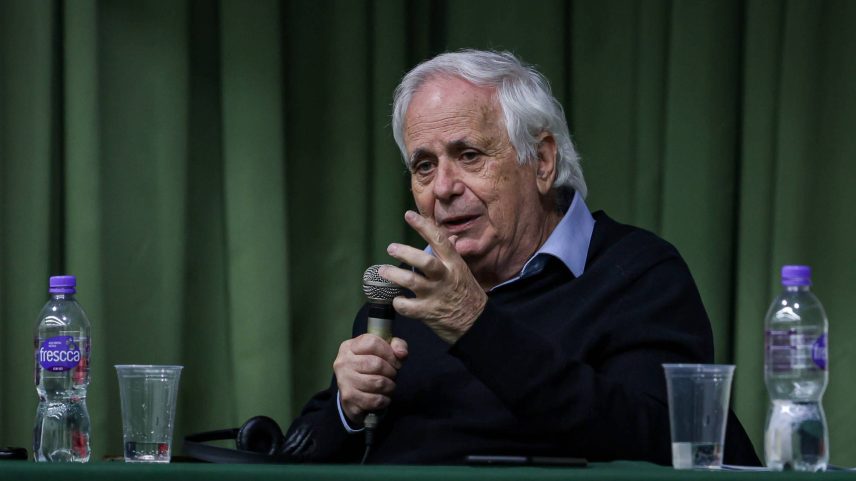 Ilan Pappe, historiador israelense, participa de evento na Casa de Cultura Japonesa, na USP, em São Paulo (Foto: Allison Sales - 5.ago.25/Folhapress)