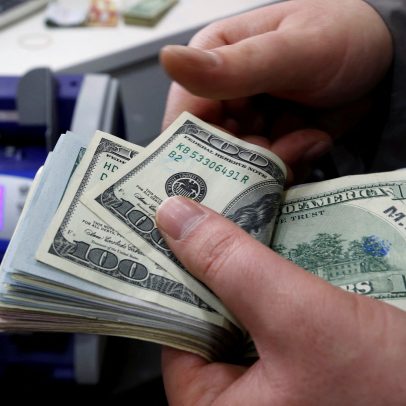 Dólar recua para R$ 5,54 após frustração com dados de emprego dos EUA