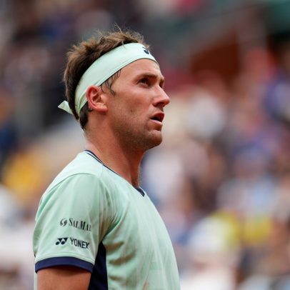 Ruud e Musetti superam adversários, enquanto Paul, Rune e Tsitsipas triunfam
