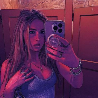 Romy Mars, herdeira da família Coppola, inicia carreira promissora na música