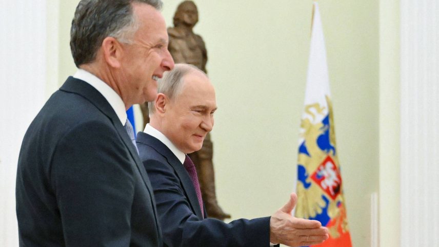 Negociador americano Witkoff é recebido por Putin no Kremlin no final de abril (Foto: Kristina Kormilitsina - 25.abr.2025/Pool/AFP)