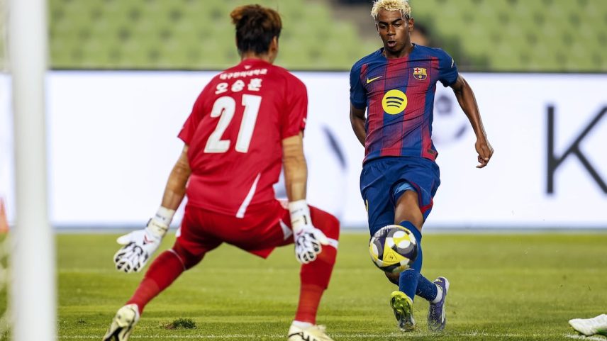 Lamine Yamal, diante do goleiro do Daegu. (Foto: JEON HEON-KYUN/EFE)
