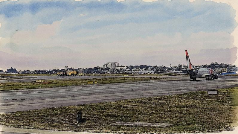 Caminhão dos bombeiros limpa combustível de pista no aeroporto de Guarulhos, perto da cabeceira 10L; Situação atrasou voos na manhã desta quarta (13) (Foto: Gabriel Justo/Folhapress)