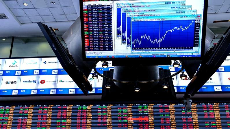 Ibovespa: apenas 4 ativos operam no azul (Foto: Germano Lüders/Exame)
