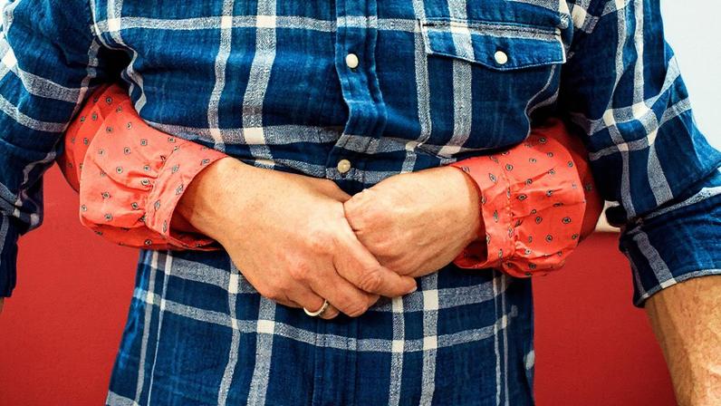 A manobra de Heimlich foi criada pelo médico Henry Heimlich e revolucionou o atendimento a vítimas de engasgo (Foto: Adobe Stock)