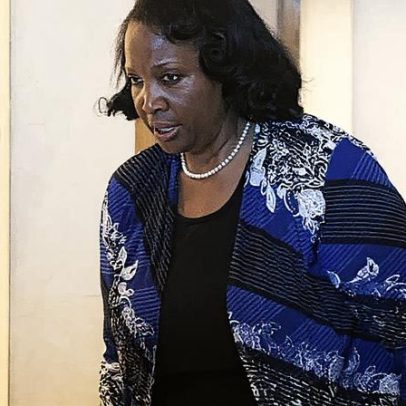 Trump apresenta nova denúncia criminal contra diretora do Fed Lisa Cook
