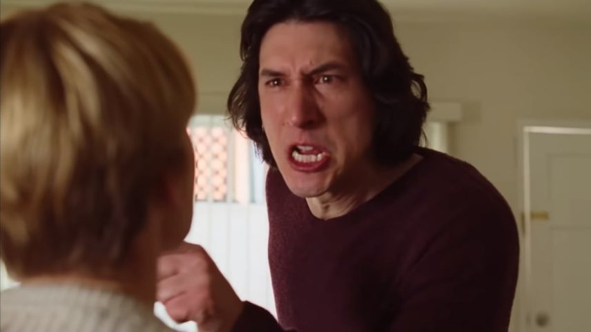 Os atores Scarlett Johansson e Adam Driver, durante sua tremenda briga no filme ‘História de um casamento’. (Foto: Reprodução)
