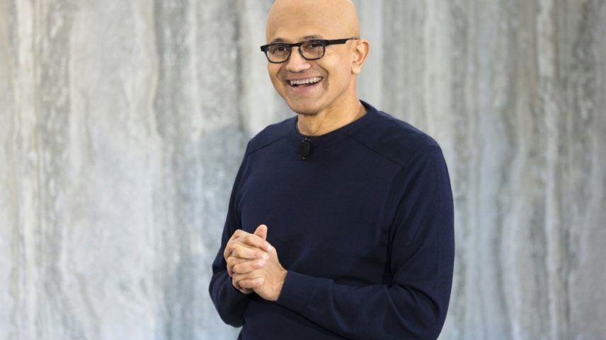 O chefe da Microsoft, Satya Nadella, que nasceu na Índia, é visto como um exemplo do benefício de longo prazo do talento imigrante, já que as demissões ameaçam o status do visto de trabalhadores de tecnologia nascidos fora dos EUA. (Foto: AFP)