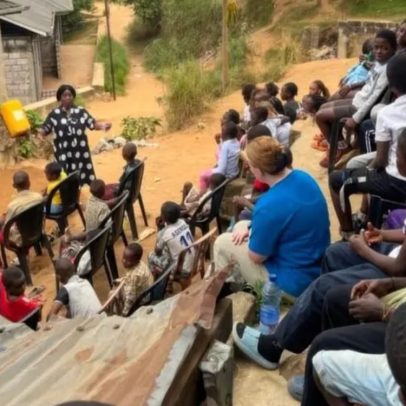 Missionários ensinam crianças para mudar a realidade espiritual na África