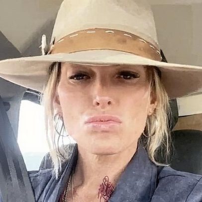 Kelley, esposa de Scott Wolf, é liberada da prisão após dois dias detida