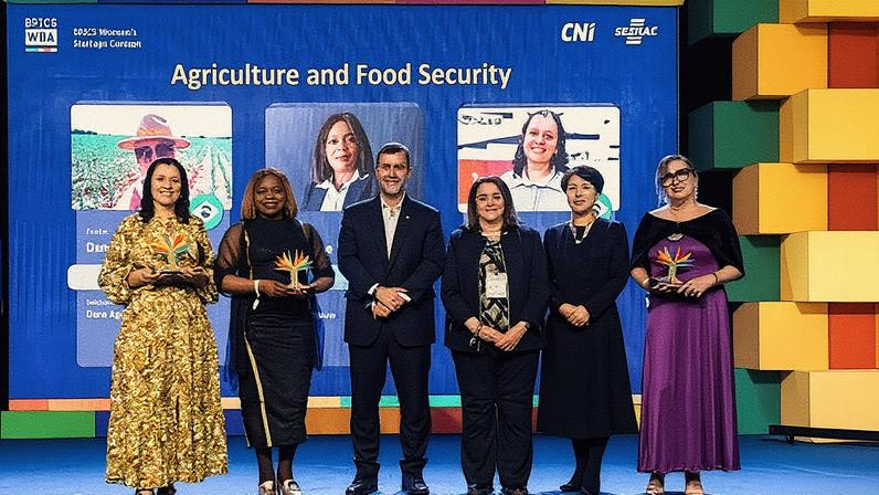 Estefania Campos (primeira à esquerda) foi uma das premiadas na categoria Agricultura e Segurança Alimentar (Foto: divulgação)