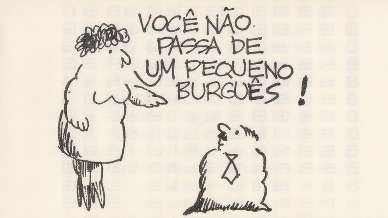Homem de terno fala ao microfone durante apresentação em um palco com gráfico ao fundo (Foto: Reprodução)
