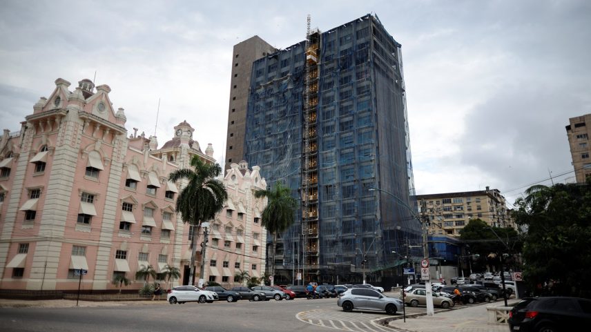 Construção de hotel no centro de Belém, durante preparativos para a COP30 em Belém, Pará (Foto: REUTERS/Adriano Machado)