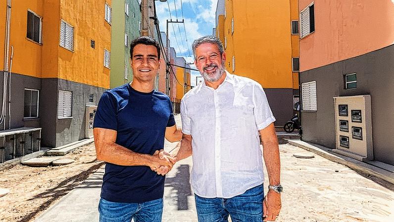 Prefeito de Maceió, JHC (PL), ao lado do então presidente da Câmara dos Deputados, Arthur Lira (PP-AL), na capital alagoana (Foto: Reprodução/Redes sociais)