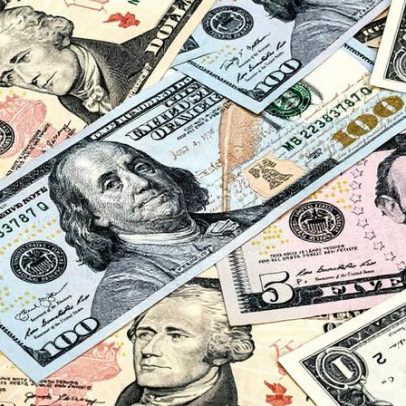 Dólar atinge recorde no mercado informal de Cuba devido a crise econômica