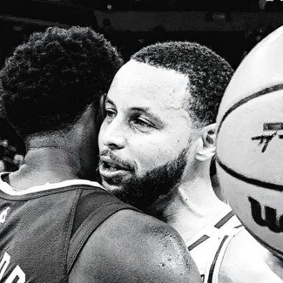 Pivô deixa Timberwolves e pode reforçar o elenco do Warriors na NBA