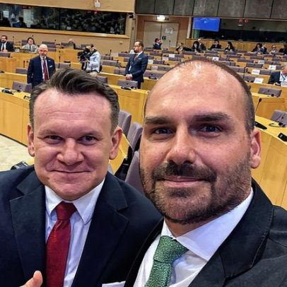 Eduardo Bolsonaro planeja viagem à Europa para fortalecer laços com extrema-direita