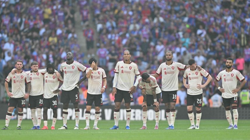 Liverpool perdeu a Supercopa da Inglaterra para o Crystal Palace (Foto: Glyn KIRK / AFP)