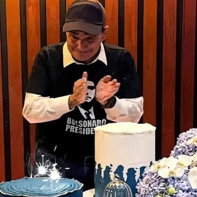Nelson Piquet gera polêmica ao usar camisa de Bolsonaro em aniversário