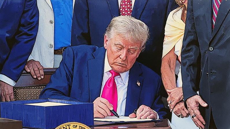 O presidente dos EUA, Donald Trump, assina a abrangente legislação de gastos e impostos, conhecida como "One Big Beautiful Bill Act", na Casa Branca em Washington, D.C., EUA, em 4 de julho de 2025. (Foto: Ken Cedeno | Reuters)