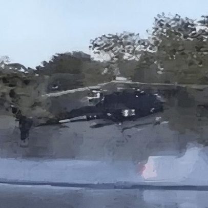 Helicóptero cai em lago durante combate a incêndio florestal