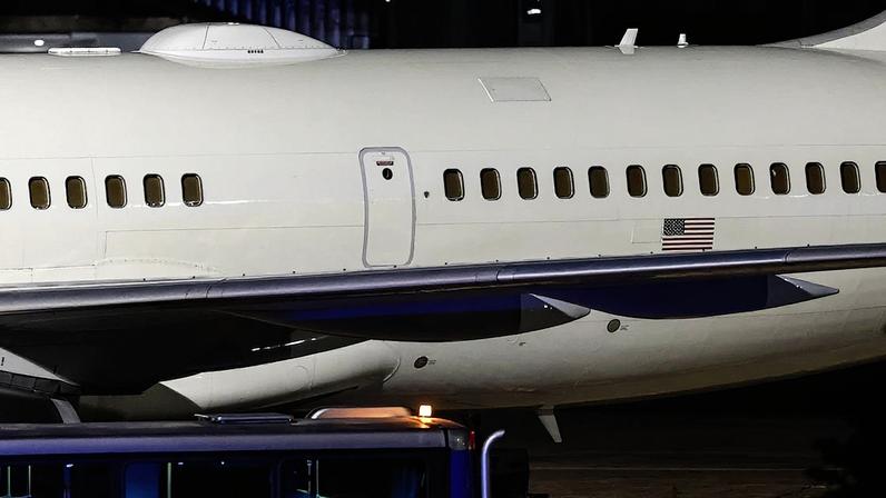 Avião do governo americano, sem identificação, pousou no aeroporto internacional Salgado Filho, às 17h13. (Foto: André Ávila/ Agência RBS)
