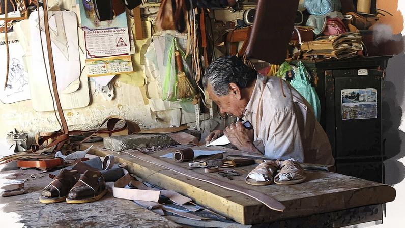 Fabricante de calçado em San Cristóbal de las Casas, Chiapas (Foto: Reprodução)