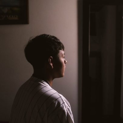 Adolescente desafia escola evangélica e afirma: “Minha sexualidade não é questão divina”
