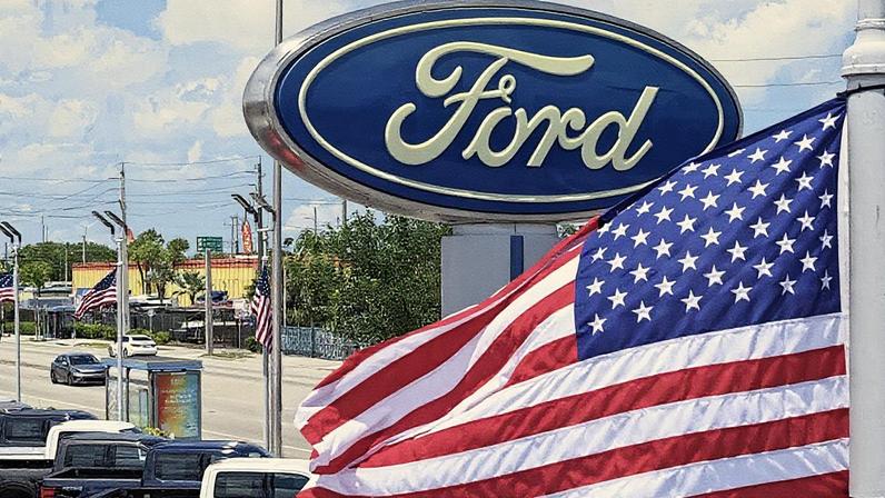 Uma vista aérea mostra um letreiro da Ford em um lote de vendas da concessionária Metro Ford em 6 de maio de 2025, em Miami, Flórida. (Foto: Joe Raedle | Getty Images)