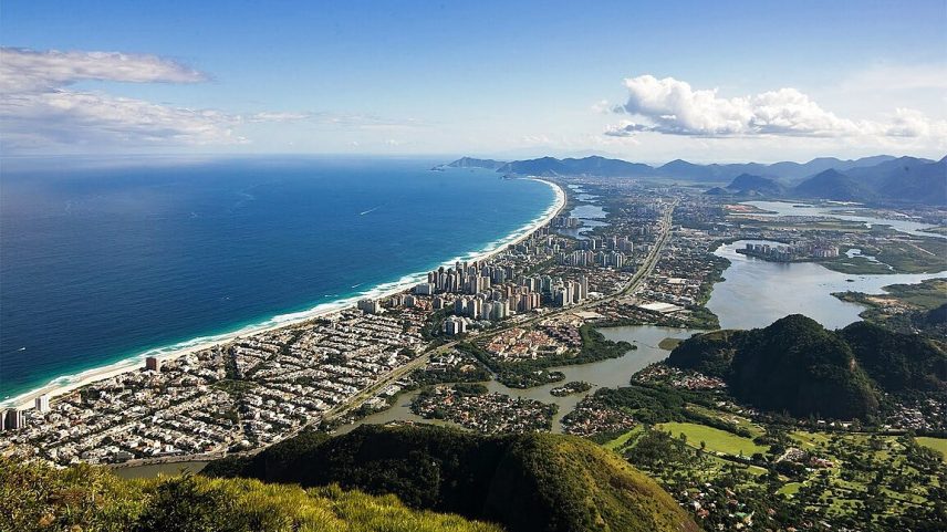 Panorama da Barra da Tijuca, na cidade do Rio de Janeiro, Brasil (Foto: Barrazine da Barra/Wikimedia Commons)