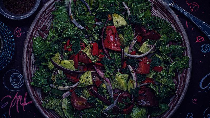 Salada fresca e especiada chamada 'Fatush' (Foto: Reprodução)