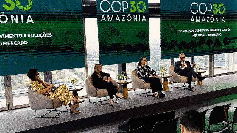 Painel do seminário realizado na semana passada discutiu como transformar a infraestrutura das cidades (Foto: Maria Isabel Oliveira/ O Globo)