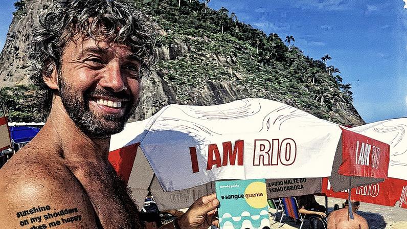 O escritor Hermès Galvão, no Rio (Foto: Reprodução do Instagram)