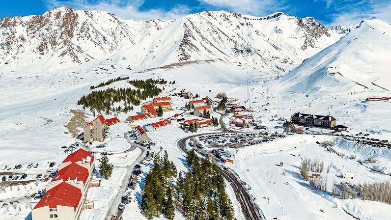 Estação de esqui de Las Leñas, nos arredores de Mendoza, na Argentina (Foto: Reprodução/La Nación)