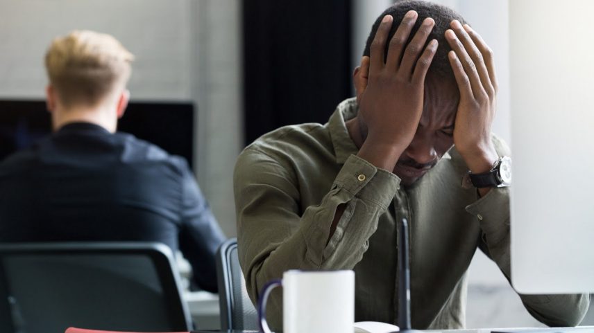 Os mais jovens estão nos mostrando que o sucesso profissional não precisa — e não deve — custar a saúde mental (Foto: Freepik)