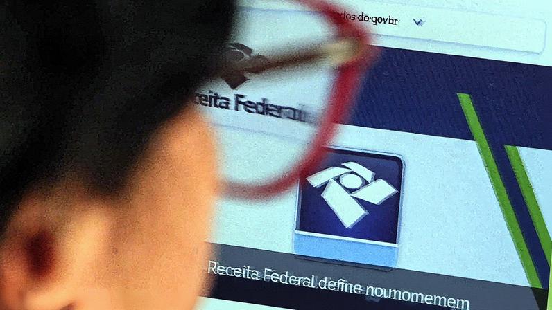 Imposto de Renda é cobrado sobre a renda, como salários, juros e alugueis, entre outros (Foto: Werther Santana/Estadão)