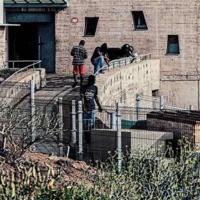 Canárias pressiona governo por agilidade no traslado de menores refugiados